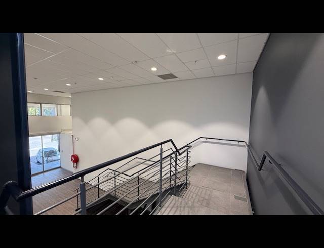 650M² OFFICE TO LET IN RIVERSIDE
